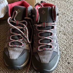 Columbia womana Gray and pink Sneakers size US 7
